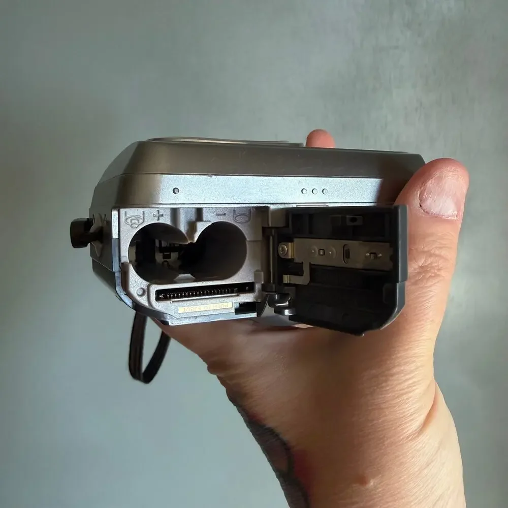 Vintage FUJIFILM Fine Pix A205 2.0 MegaPixels Digital Camera Batter PARTS Retro